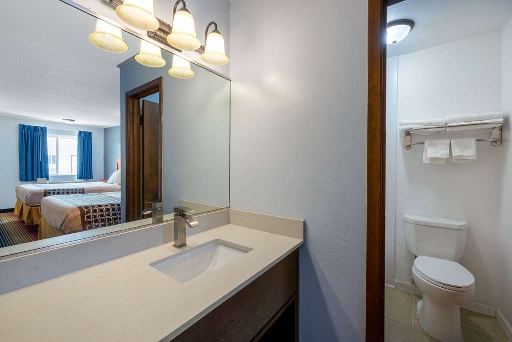 Travelodge by Wyndham Spirit Lake Okoboji - photo 20