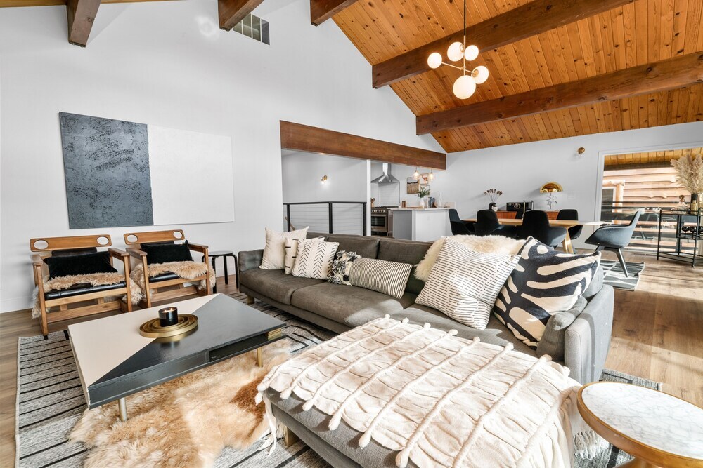 Ski View Chalet Prepare to be awestruck with the breathtaking and massive mountain views — 4-Star Luxury Hotel in Big Bear Lake, United States