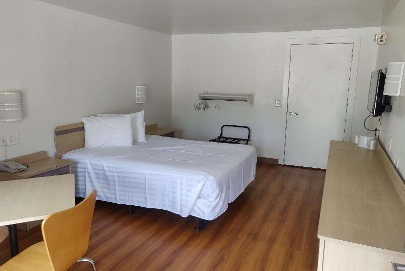 Travelodge by Wyndham Fayetteville - photo 67