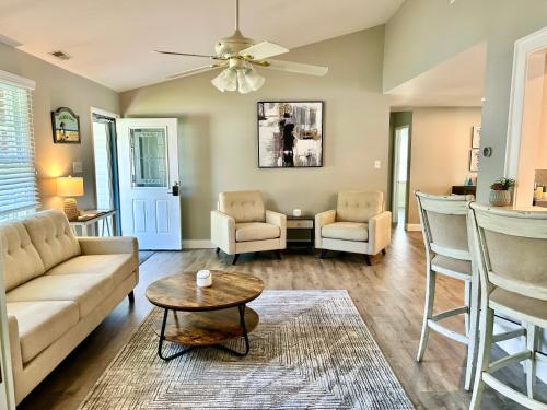 A Shore Thing Spacious House w Large Deck BBQ Linens & Pet Friendly — 4-Star Luxury Hotel in North Cape May, United States