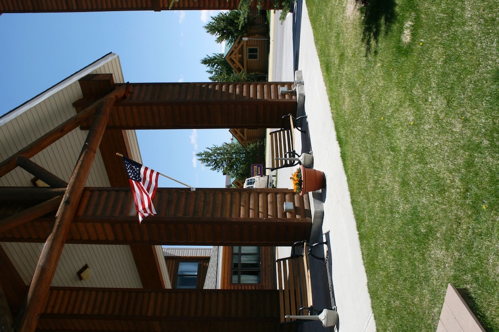 Yellowstone Lodge - photo 32