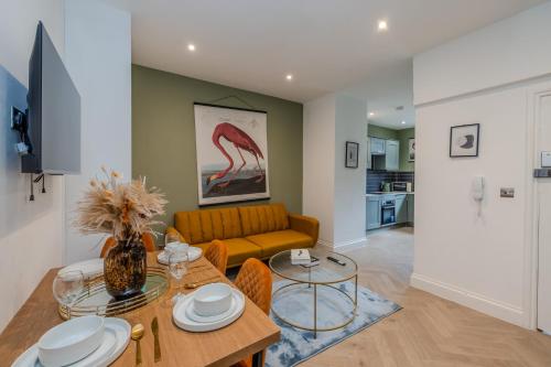 Modern 2 Bed Flat in Vibrant Kemptown — 4-Star Luxury Hotel in Brighton, United Kingdom