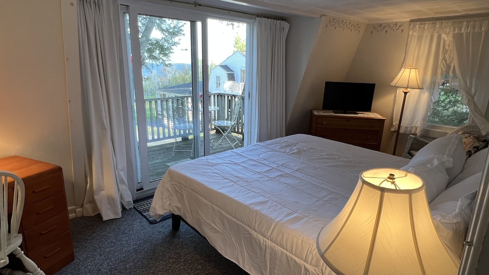 The High Tide Inn - photo 16