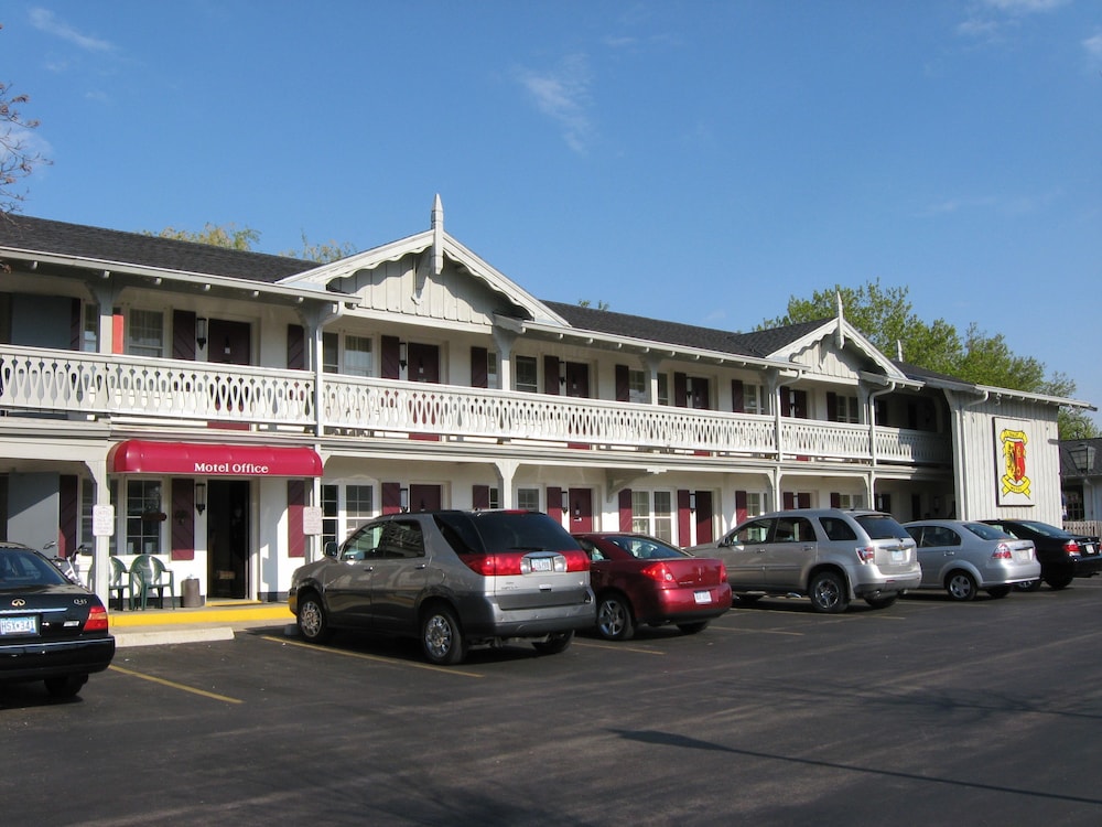 Chalet Motel Mequon - photo 2