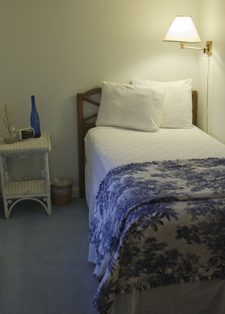 The Vermont Inn - photo 23