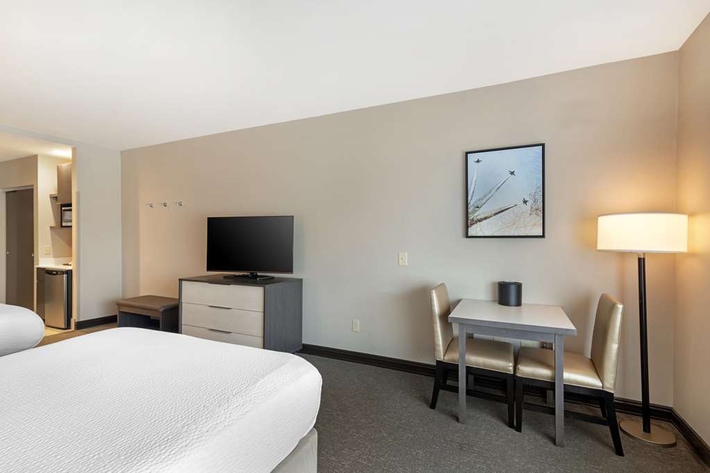 Best Western Plus Executive Residency Rigby's Water World Hotel - photo 25