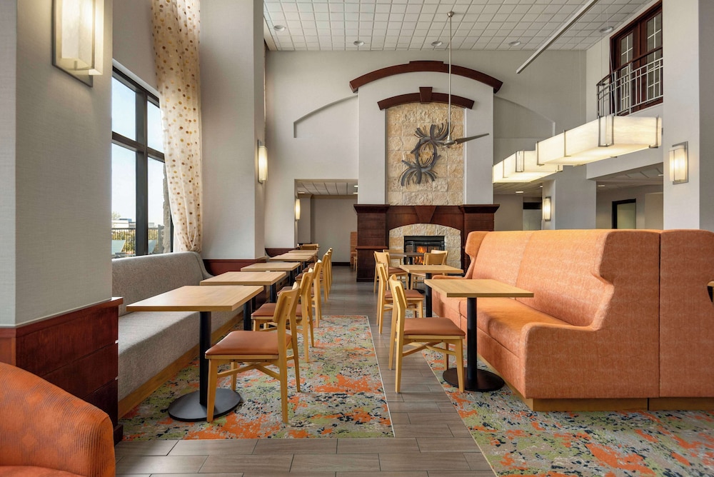 Hampton Inn & Suites San Marcos - photo 2