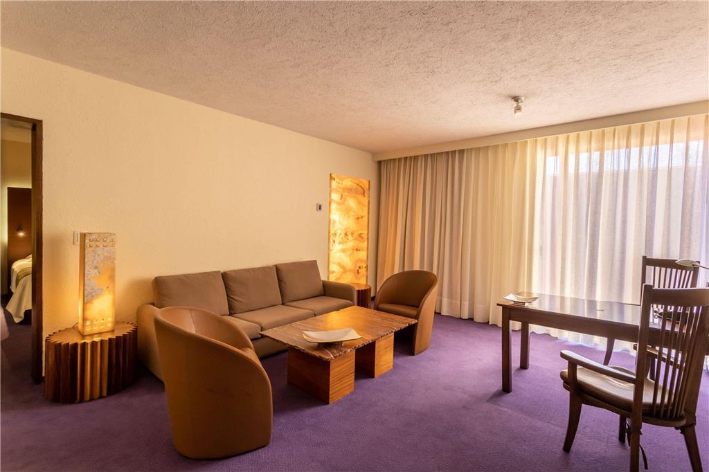 Junior Suite common area