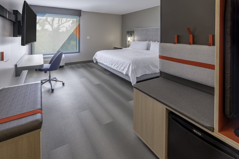 avid hotel Milwaukee West Waukesha by IHG - photo 8