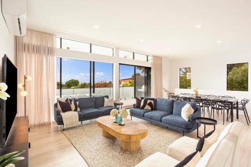 Bellevue Mini Golf Rumpus Rm Sea Views Modern in Cowes, Australia