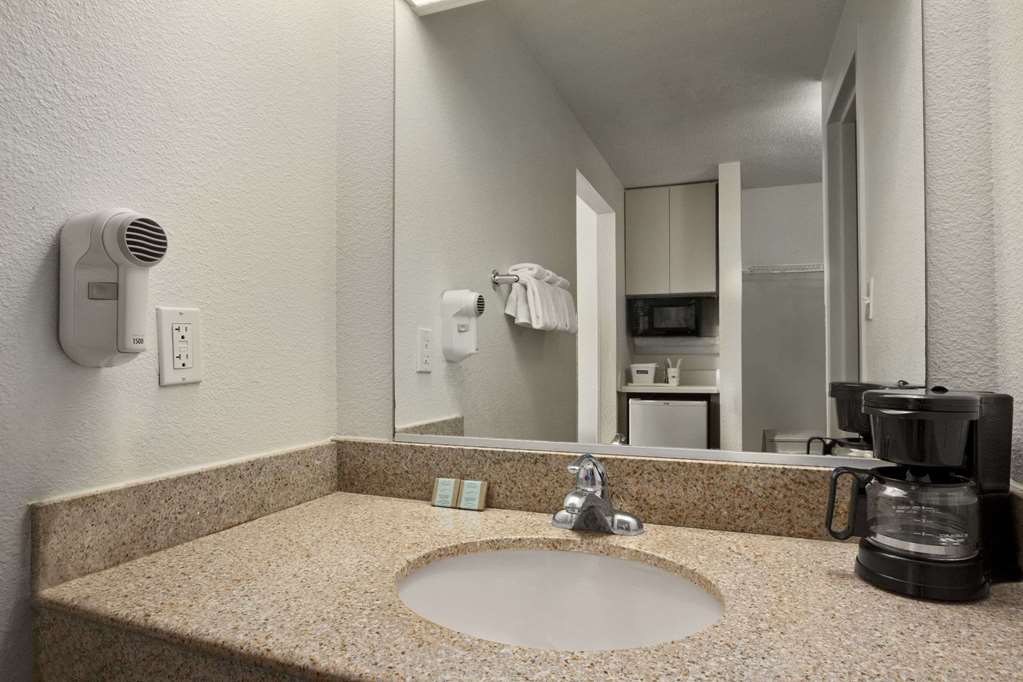 Travelodge by Wyndham Outer Banks Kill Devil Hills - photo 17