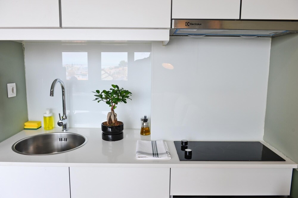 Mojito Breeze in Lisbon by Misha's Place 3c — 4-Star Luxury Hotel in Lisbon, Portugal
