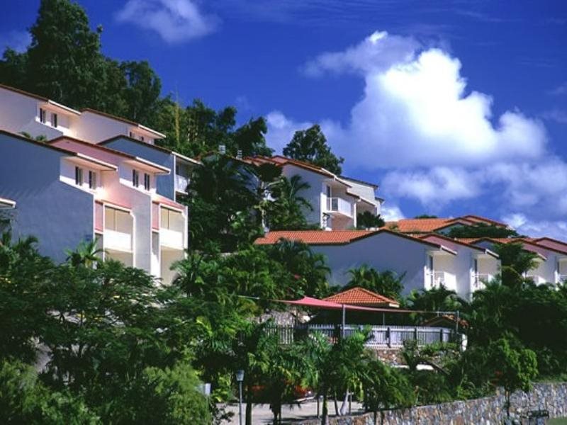 Reefside Villas — 4-Star Luxury Hotel in Cannonvale, Australia