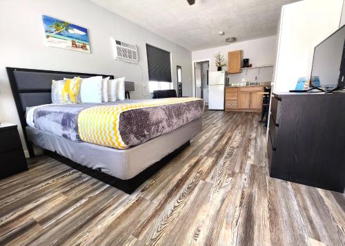 Johns Pass Beach Motel - photo 21