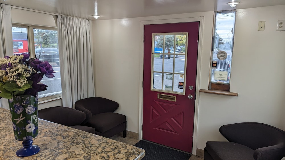 Portland Value Inn - photo 2