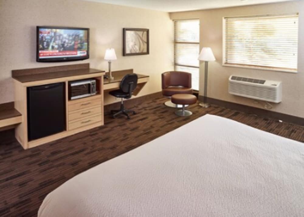 LivINN Hotel Minneapolis North Fridley - photo 11