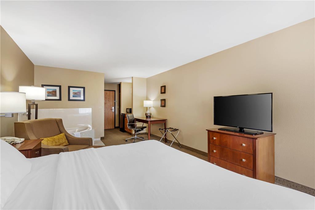 Comfort Inn & Suites East Moline near I 80 - photo 29