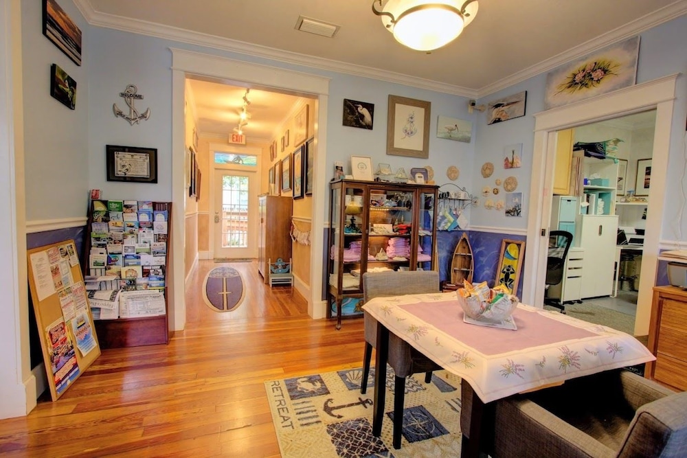 Anchor Inn NSB Bed & Breakfast - photo 2