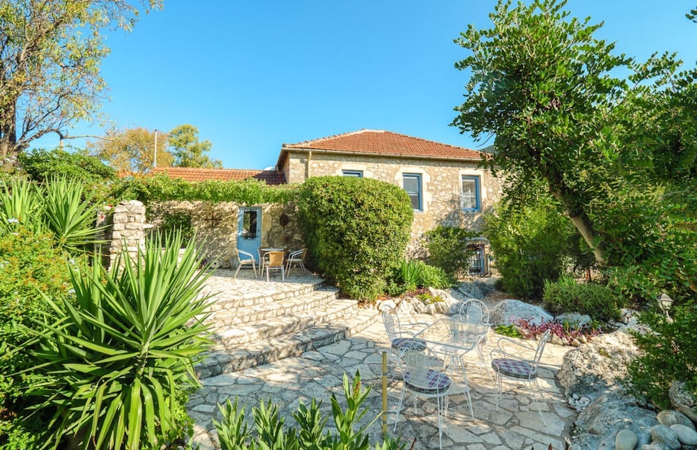 Nitsa S House 2 Bed House in Front of the Sea — 4-Star Luxury Hotel in Ithaki, Greece