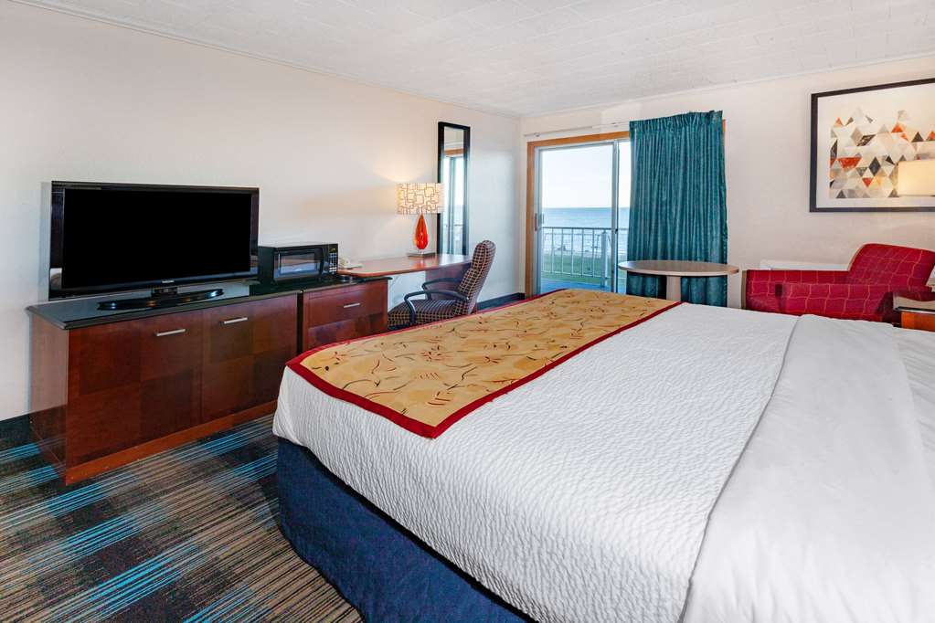Days Inn & Suites by Wyndham St. Ignace Lakefront - photo 22