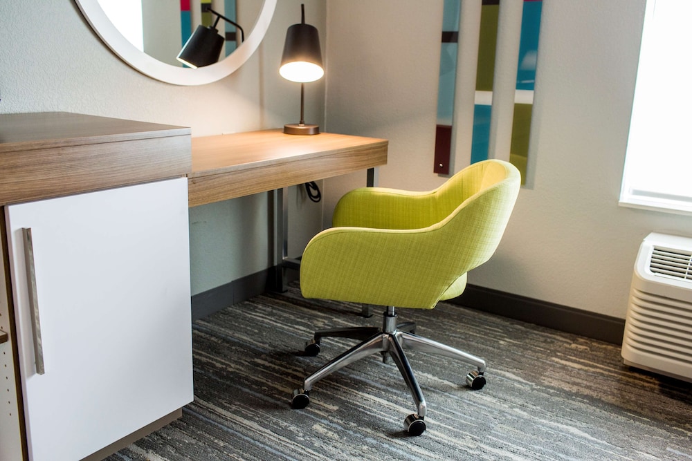 Hampton Inn Bismarck - photo 13