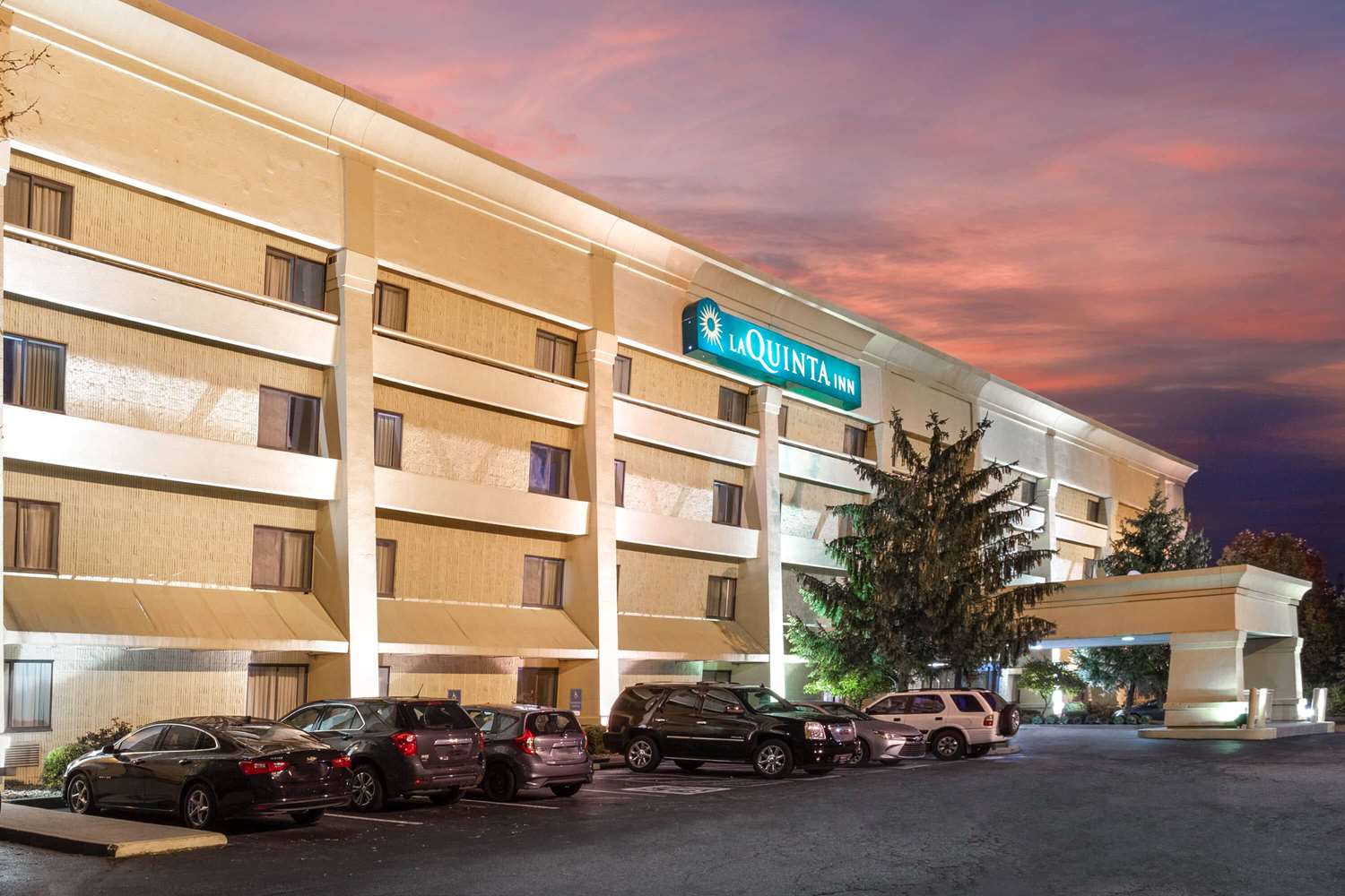 Norwood Inn & Suites Indianapolis East Post Drive - photo 32