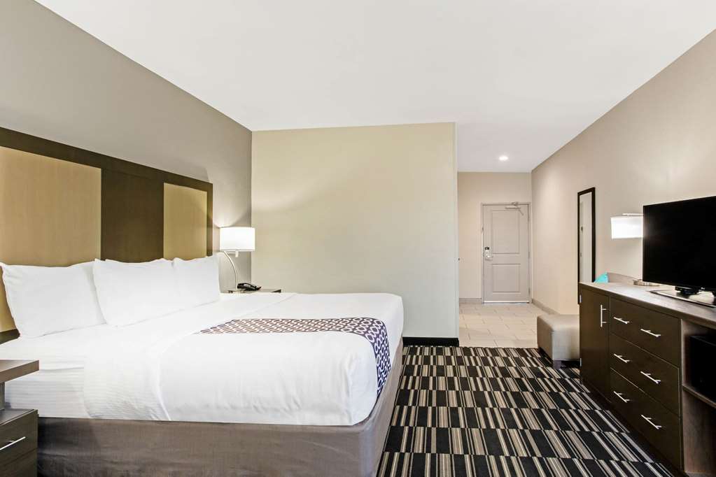 La Quinta Inn & Suites by Wyndham Sweetwater East - photo 11