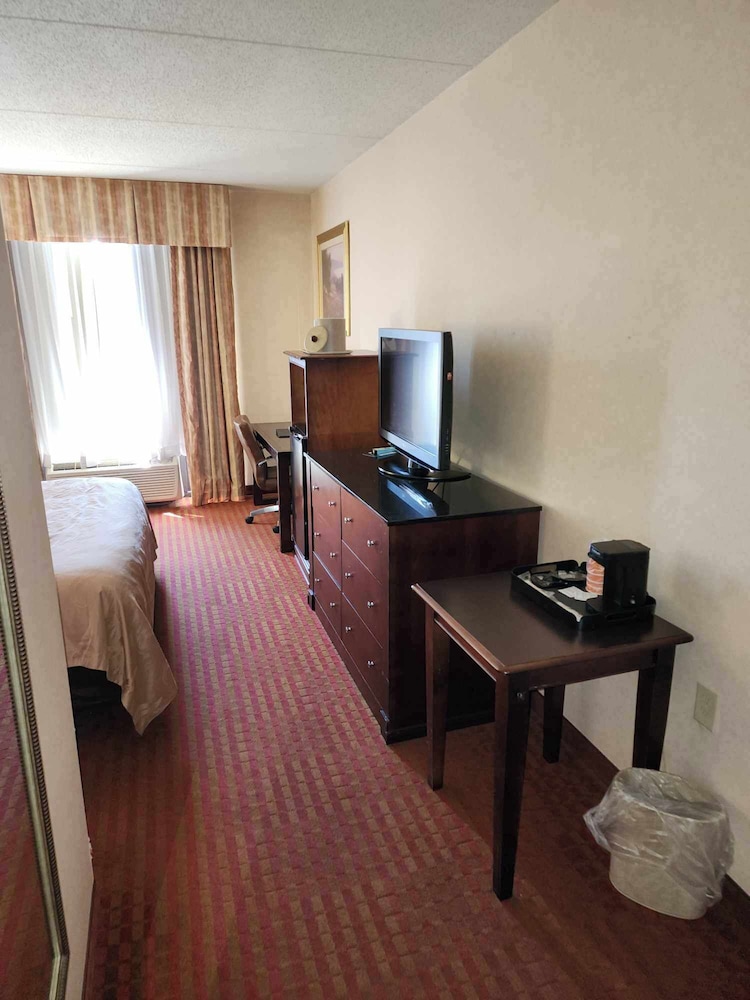 Quality Inn & Suites Somerset Downtown - photo 17