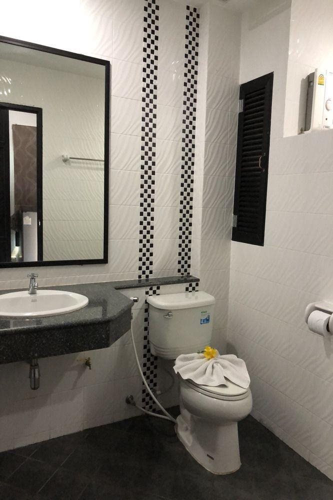 Phimpraphai Place 2 - carbon neutral hotel in Phuket