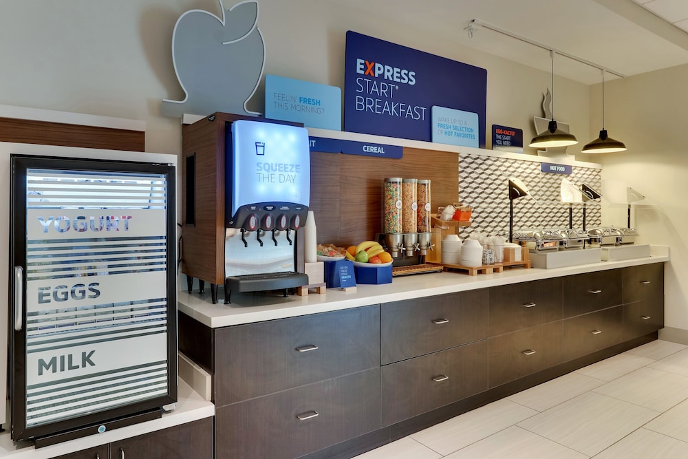 Holiday Inn Express & Suites Dawsonville by IHG - photo 63