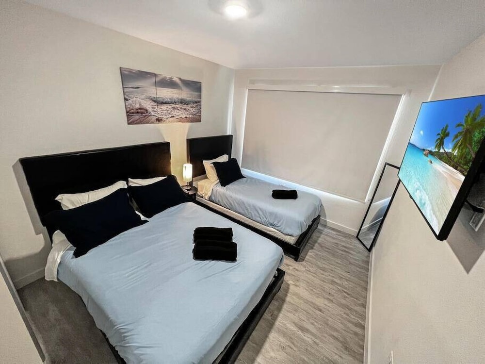 Vacay Spot experience Luna Sky 65 TV BAR BBQ SHOWER massage jets music to FL Keys - photo 15