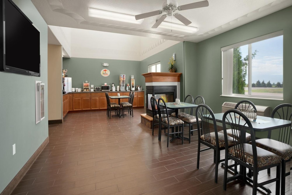 Four Seasons Inn - photo 14