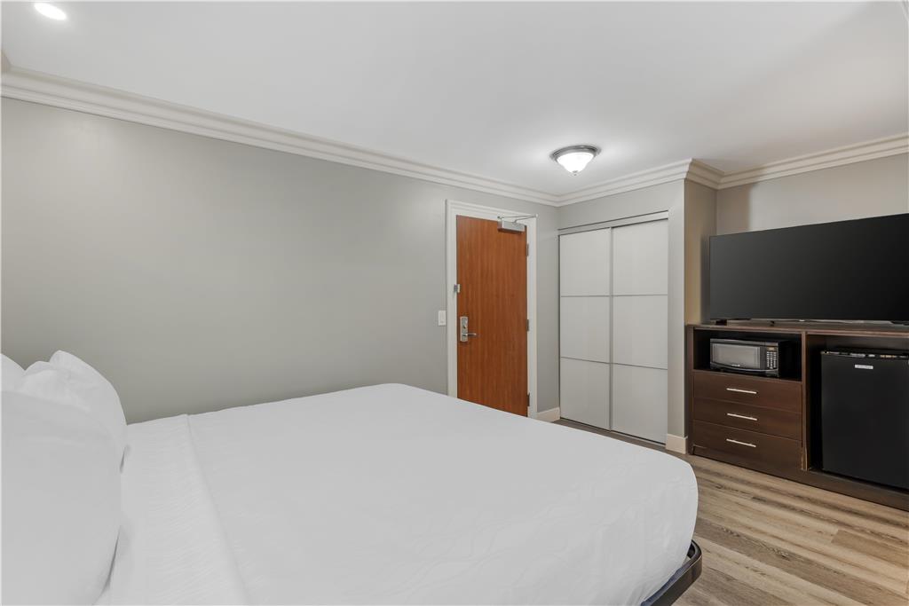 Best Western Plus LA Mid Town Hotel - photo 17