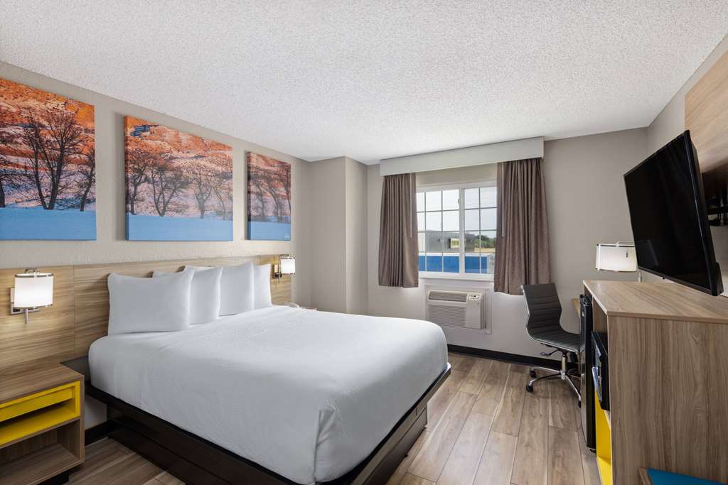 Days Inn by Wyndham Miami - photo 13
