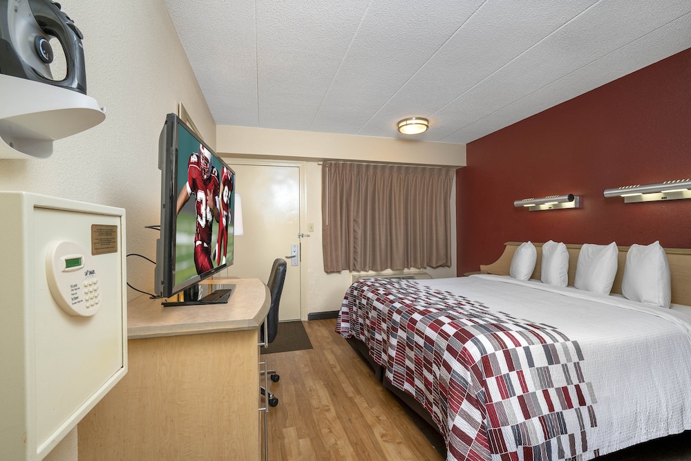 Red Roof Inn Detroit Roseville St Clair Shores - photo 9