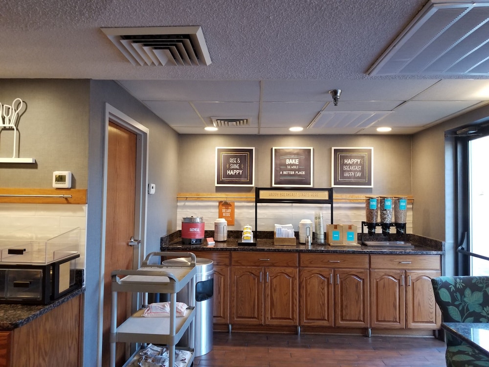Hampton Inn Springfield South - photo 13