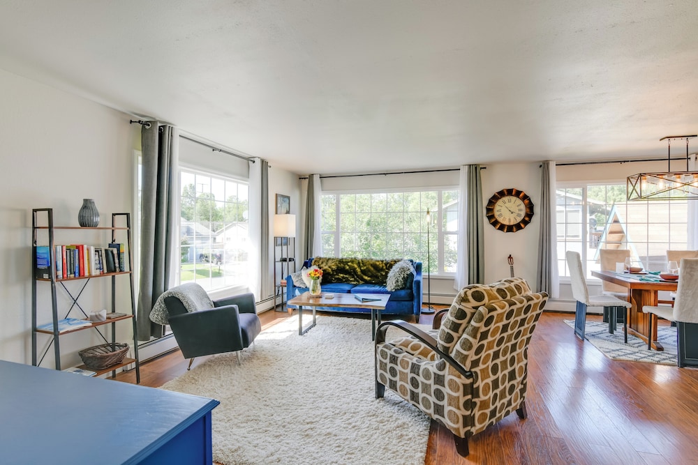 Near Trails & Town: Anchorage Apt w Shared Yard — 4-Star Luxury Hotel in Anchorage, United States
