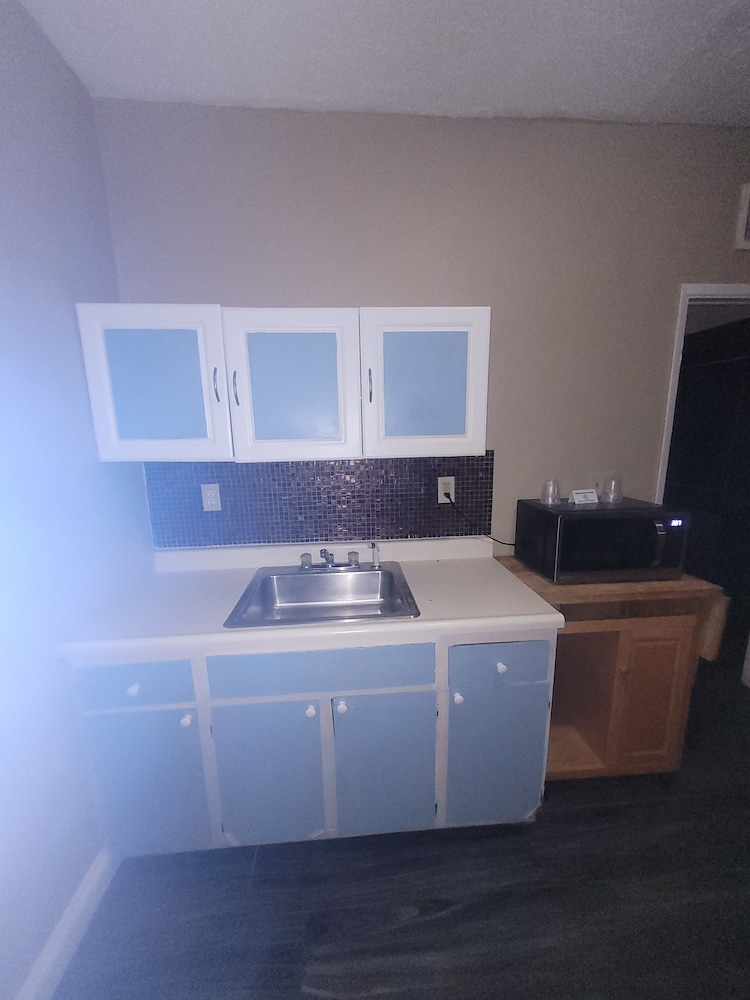 Desert Hills Motel - photo 44