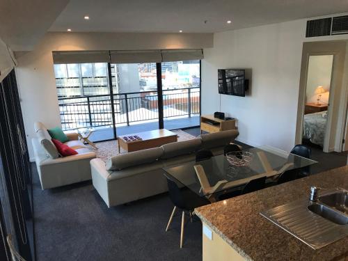 Fabulous three bedroom apartment close to Crown Casino min two night stay in Melbourne, Australia