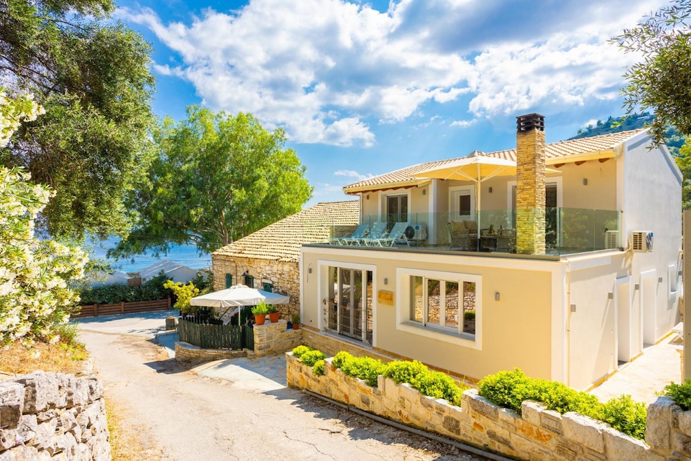 Villa Nikolakis Kerasia on the beach — 4-Star Luxury Hotel in Corfu, Greece