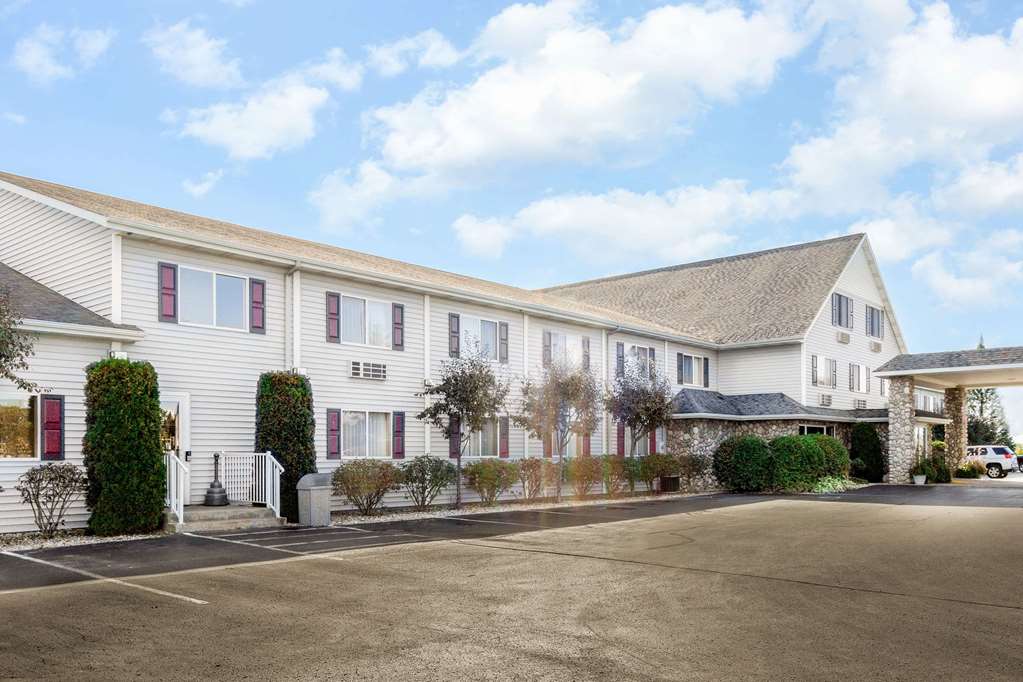 Super 8 by Wyndham St. Ignace in Saint Ignace, United States