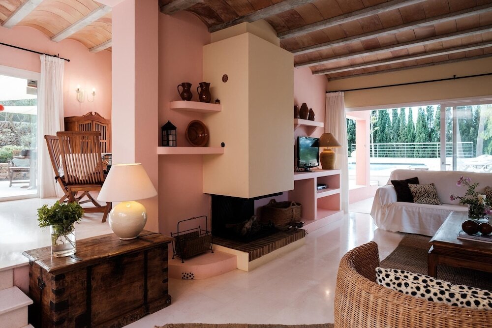Villa Can Jaume — 4-Star Luxury Hotel in Sant Antoni De Portmany, Spain