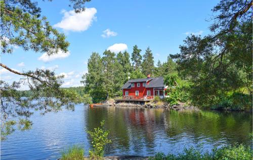 Cozy Home In Högsby With Sauna — 4-Star Luxury Hotel in Hoegsby, Sweden