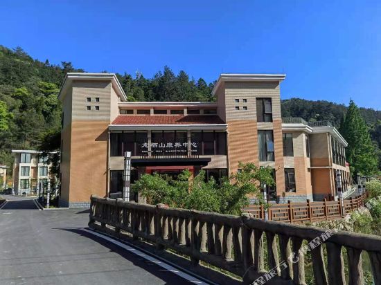 Kangyang Center Hotel — hotel in Guyong