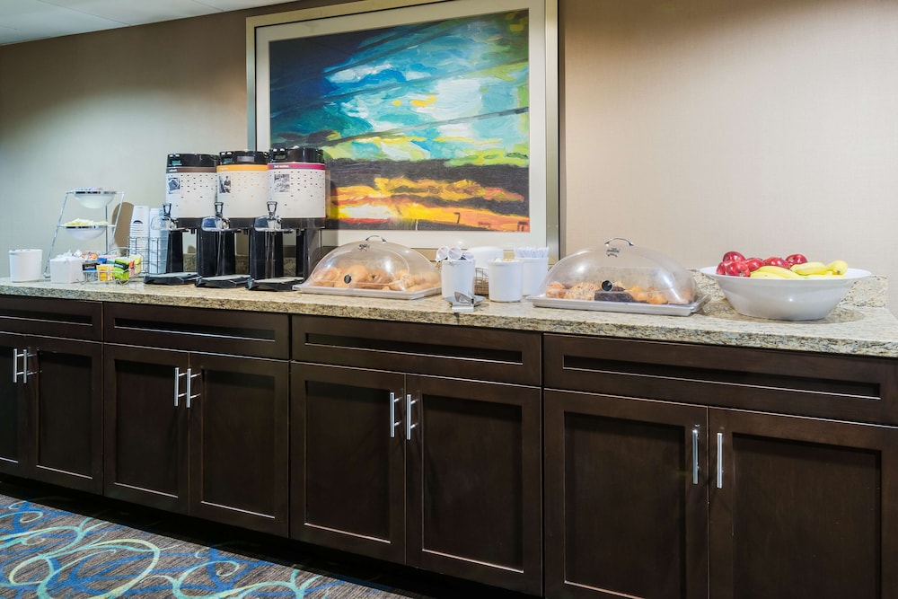 Hampton Inn White Plains Tarrytown - photo 23