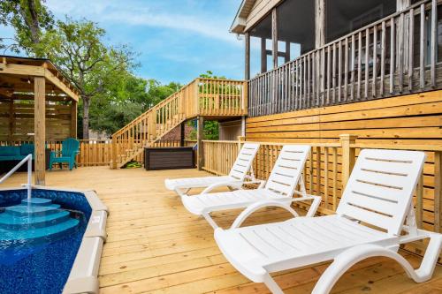 Woodlands Wonder by Oak Island Accommodations - photo 35