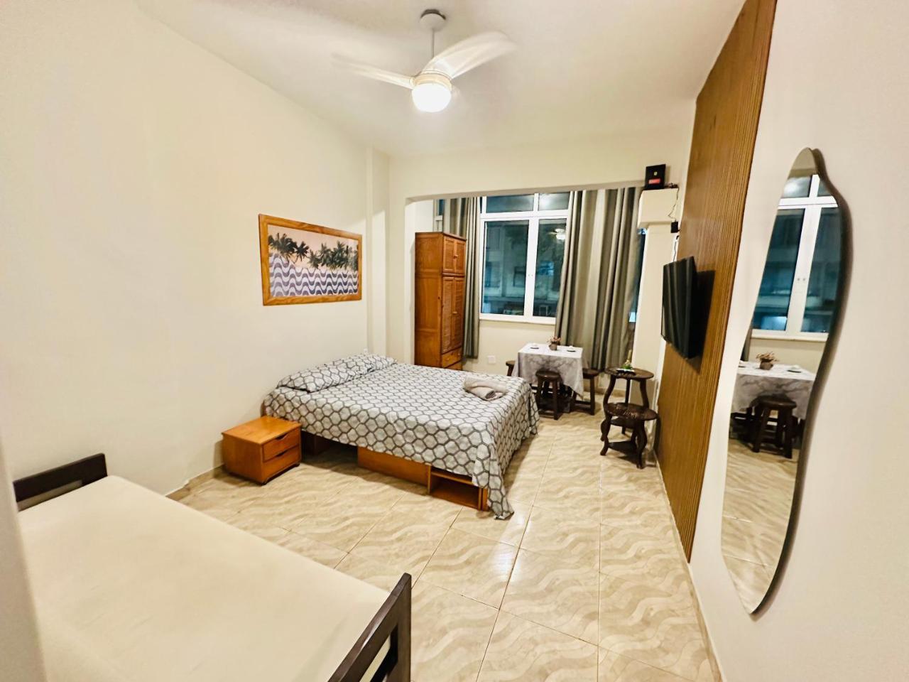Ocean Post 4 Copacabana apartamento completo no melhor ponto de Copacabana a 200m da praia e 350m do metrô — 4-Star Luxury Hotel in Rio De Janeiro, Brasil