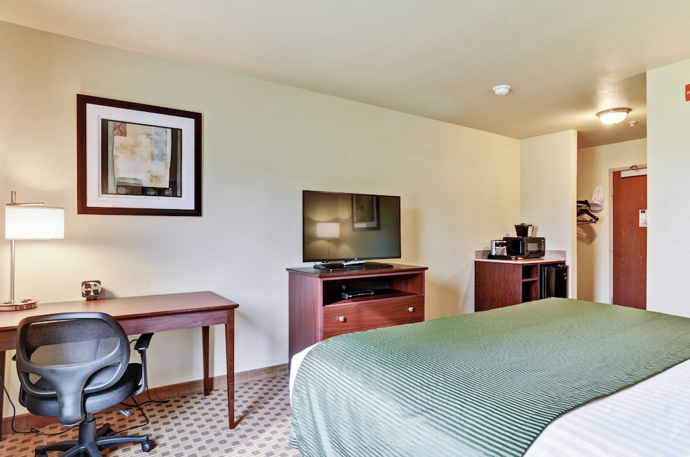 Cobblestone Inn & Suites Ambridge - photo 29