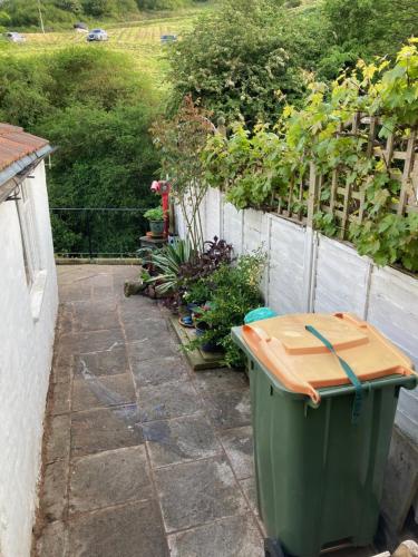 Holmedale Cottage with outdoor terrace in the heart of Robin Hoods Bay