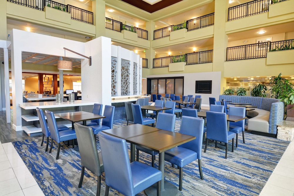 Embassy Suites by Hilton Valencia - photo 23